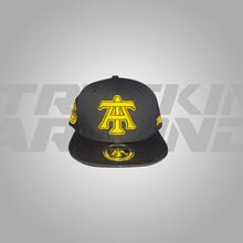 Load image into Gallery viewer, Black And Gold Snapback **Mexico Escudo **
